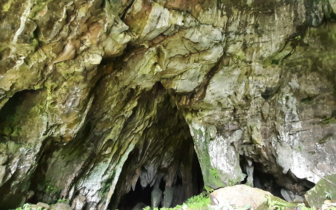 Gua Batu Putih