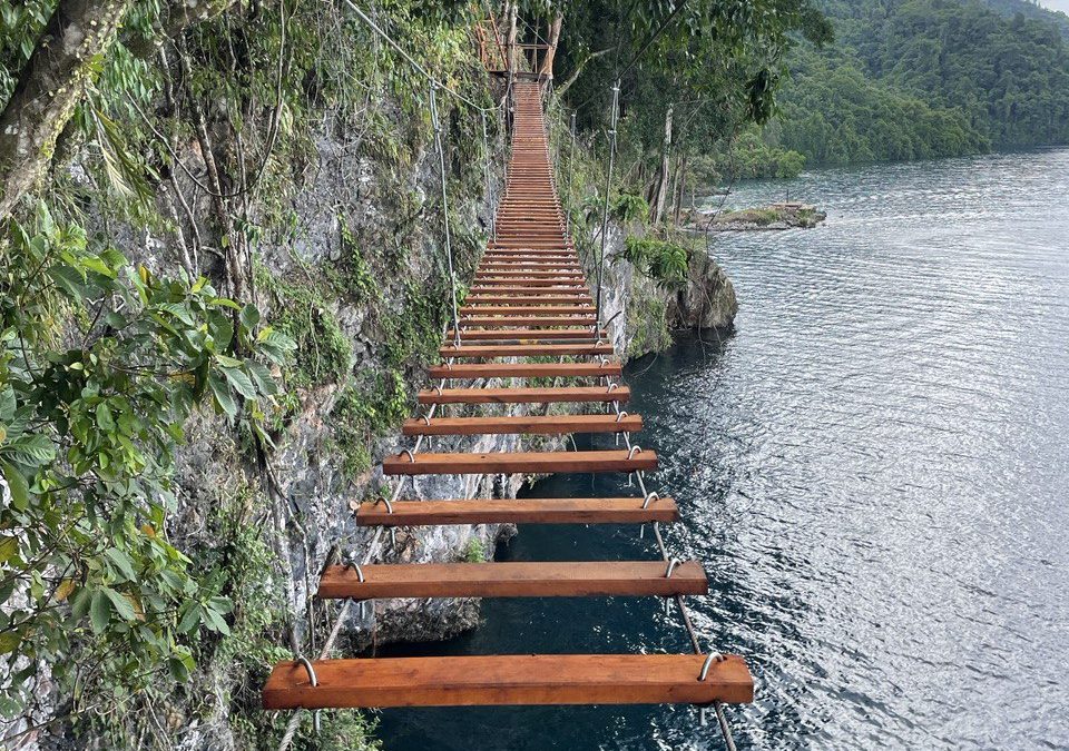 Dinding Sesar Waturere